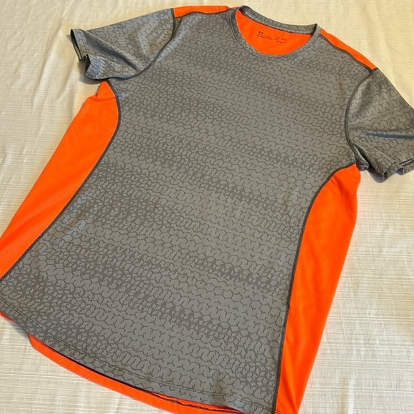 Under Armour fitted heat gear shirt - Picture 1 of 6